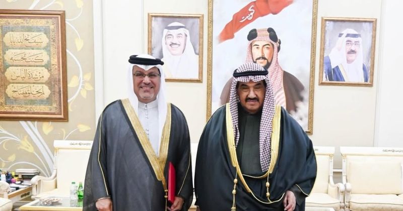 سمو الشيخ ناصر المحمد مستقبلا السفير البحريني