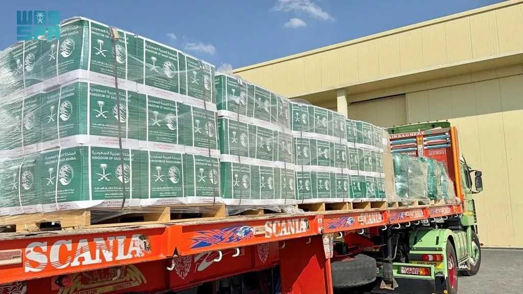 الطائرة الإغاثية السعودية رقم 75 تصل مطار العريش للدخول لغزة