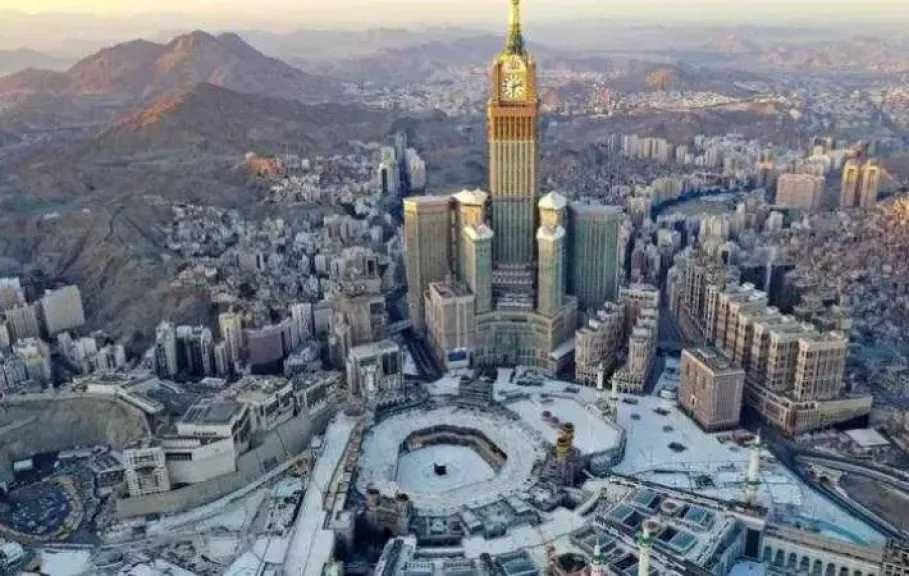 السعودية تُعزز تحسين الفئات الوظيفية لمنسوبي المساجد بـ 3808 قرارًا جديدًا