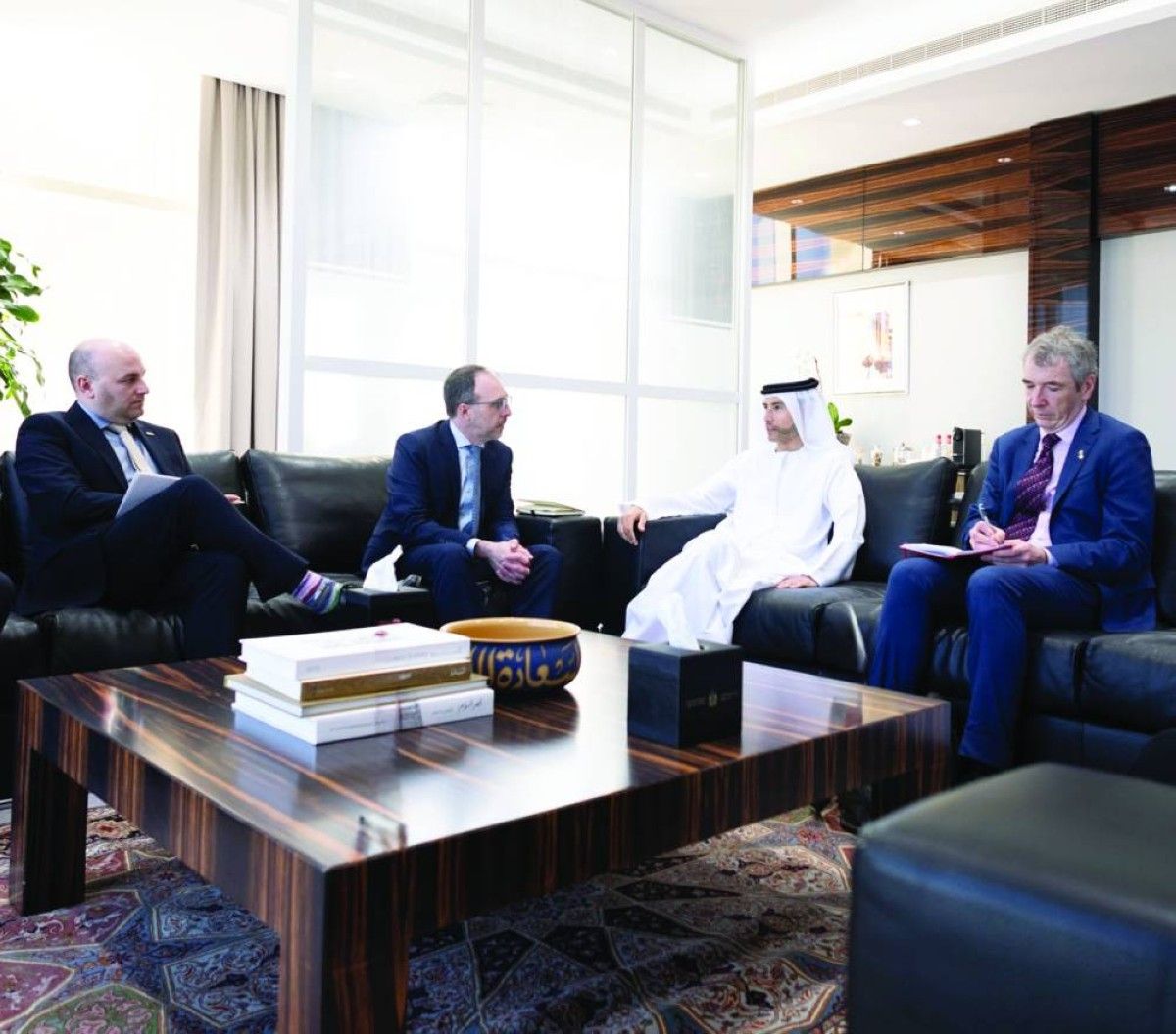 بحث التعاون بين الإمارات وإيرلندا في القطاع المالي