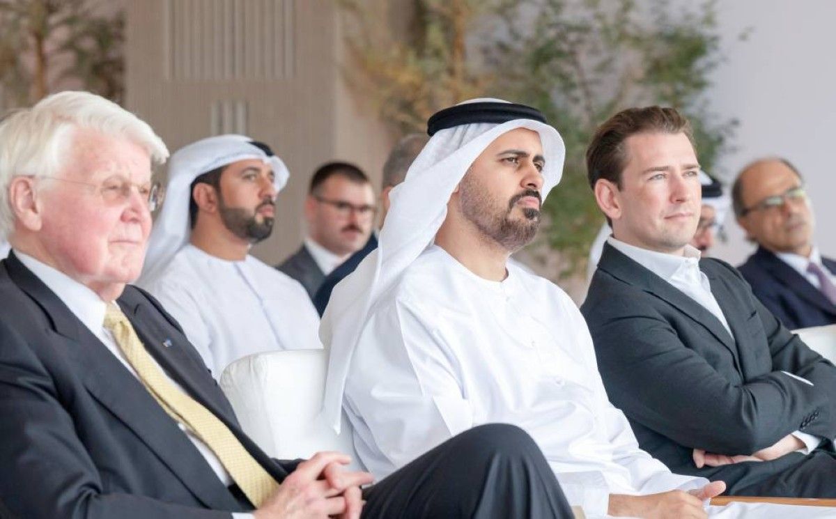 ذياب بن محمد يحضر الحوار الدولي للتنمية العالمية في أبوظبي