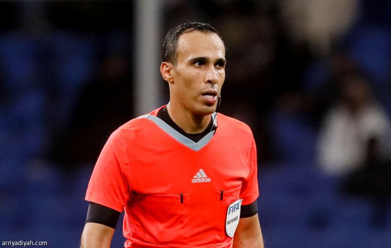 بقيادة الطريس.. طاقم تحكيم سعودي في طريقه إلى المونديال