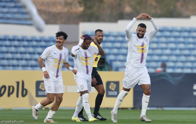 أبها يكسب العلا ويعزز صدارته