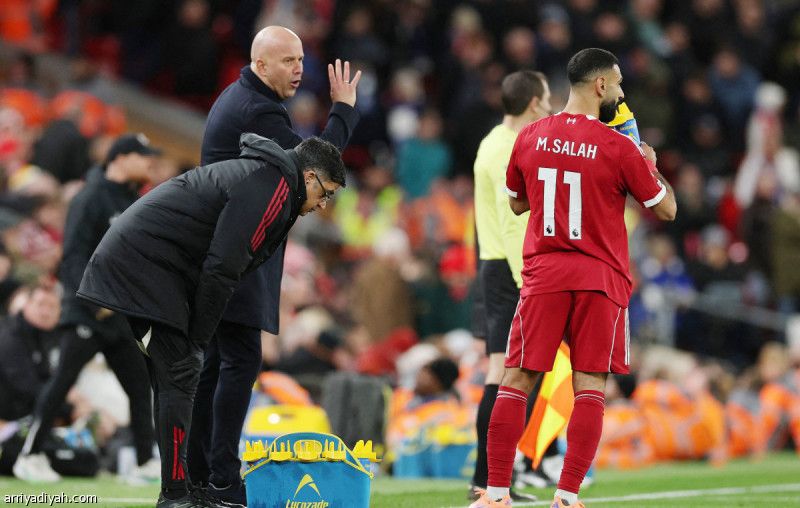 سلوت: صلاح مثل أي لاعب