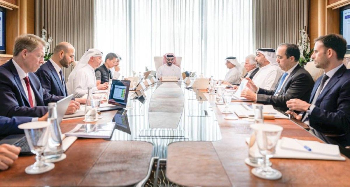 طحنون بن زايد يشيد بخطط «إم جي إكس» لبناء منظومة عالمية للذكاء الاصطناعي