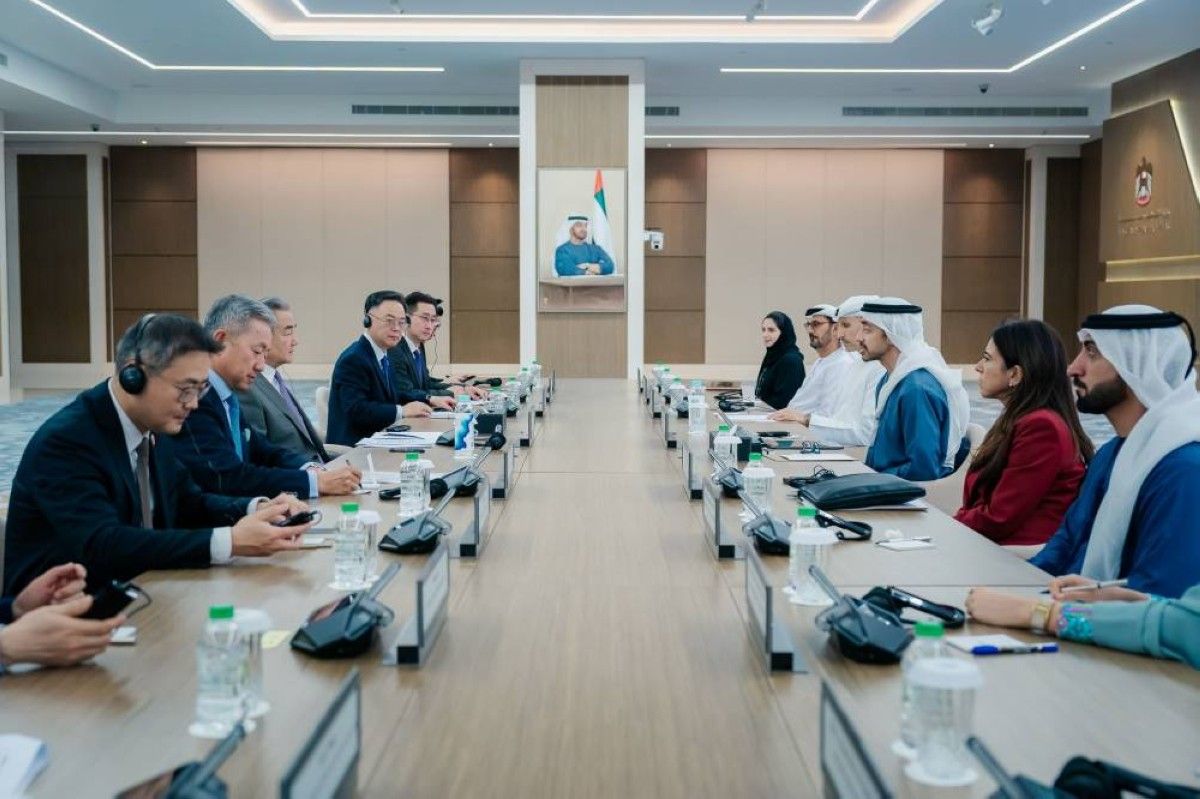 عبدالله بن زايد ووزير الخارجية الصيني يؤكدان في بيان مشترك على عمق الشراكة الاستراتيجية الشاملة بين البلدين