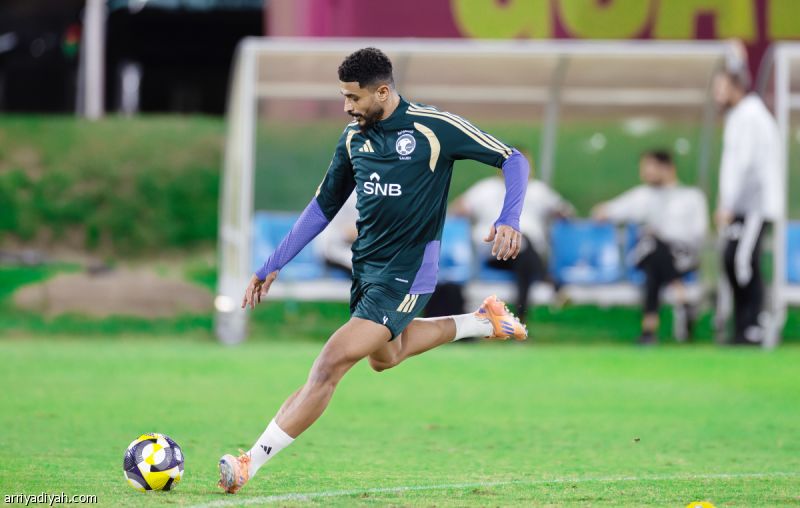 تدريب الأخضر.. مناورة وكرات ثابتة