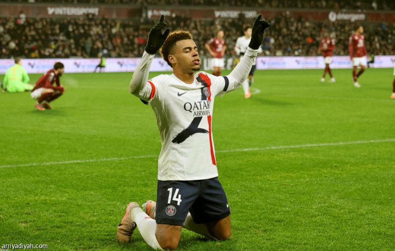 سان جيرمان يضغط لانس بثلاثية ميتز