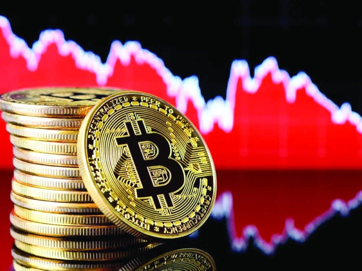 العزوف عن المخاطرة يهبط بالعملات المشفرة.. و«بيتكوين» دون 87 ألف دولار