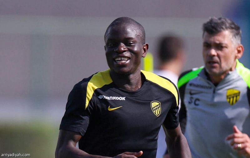 «ليكيب» الفرنسية: الاتحاد يفاوض كانتي