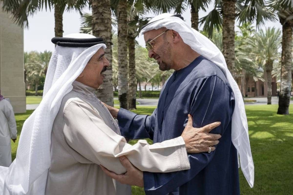 رئيس الدولة ونائباه والحكام يهنئون ملك البحرين بذكرى اليوم الوطني لبلاده