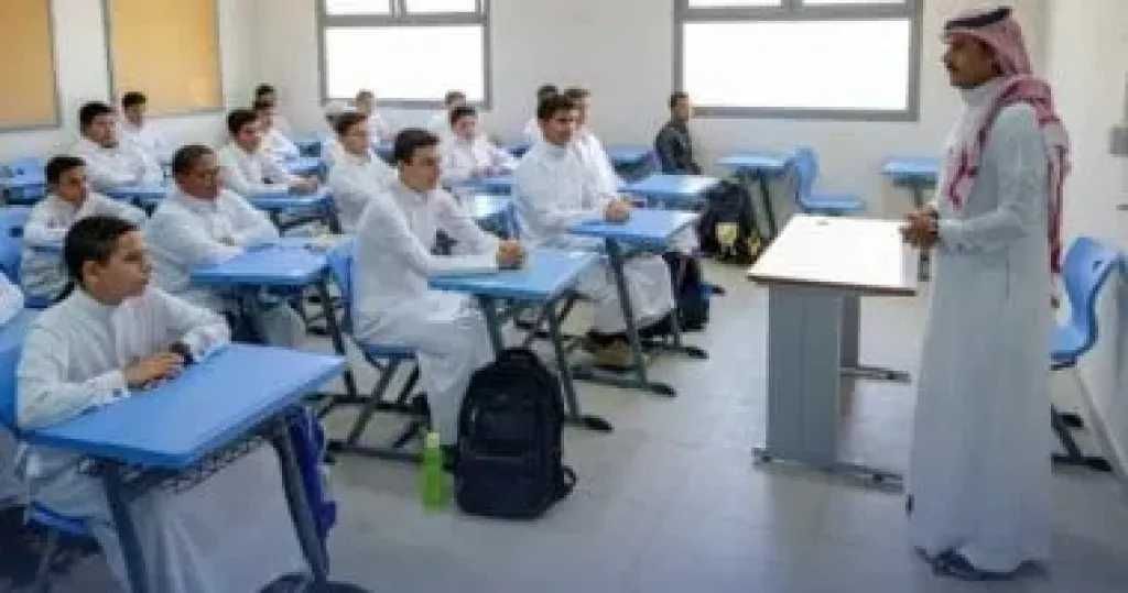 الأمطار تفرض قرارًا استثنائيًا… التعليم عن بُعد يشمل مناطق واسعة بالمملكة الأربعاء