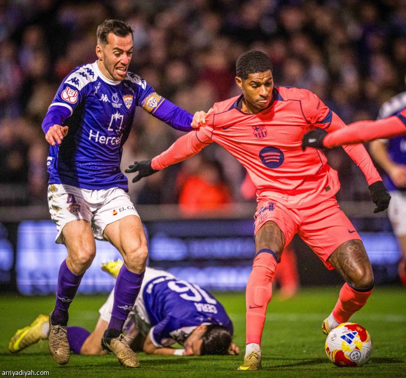 برشلونة يتخطى عقبة جوادالاخارا بثنائية