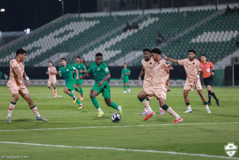 قبل مواجهة الهلال.. الأهلي يقيل مدرب الرديف