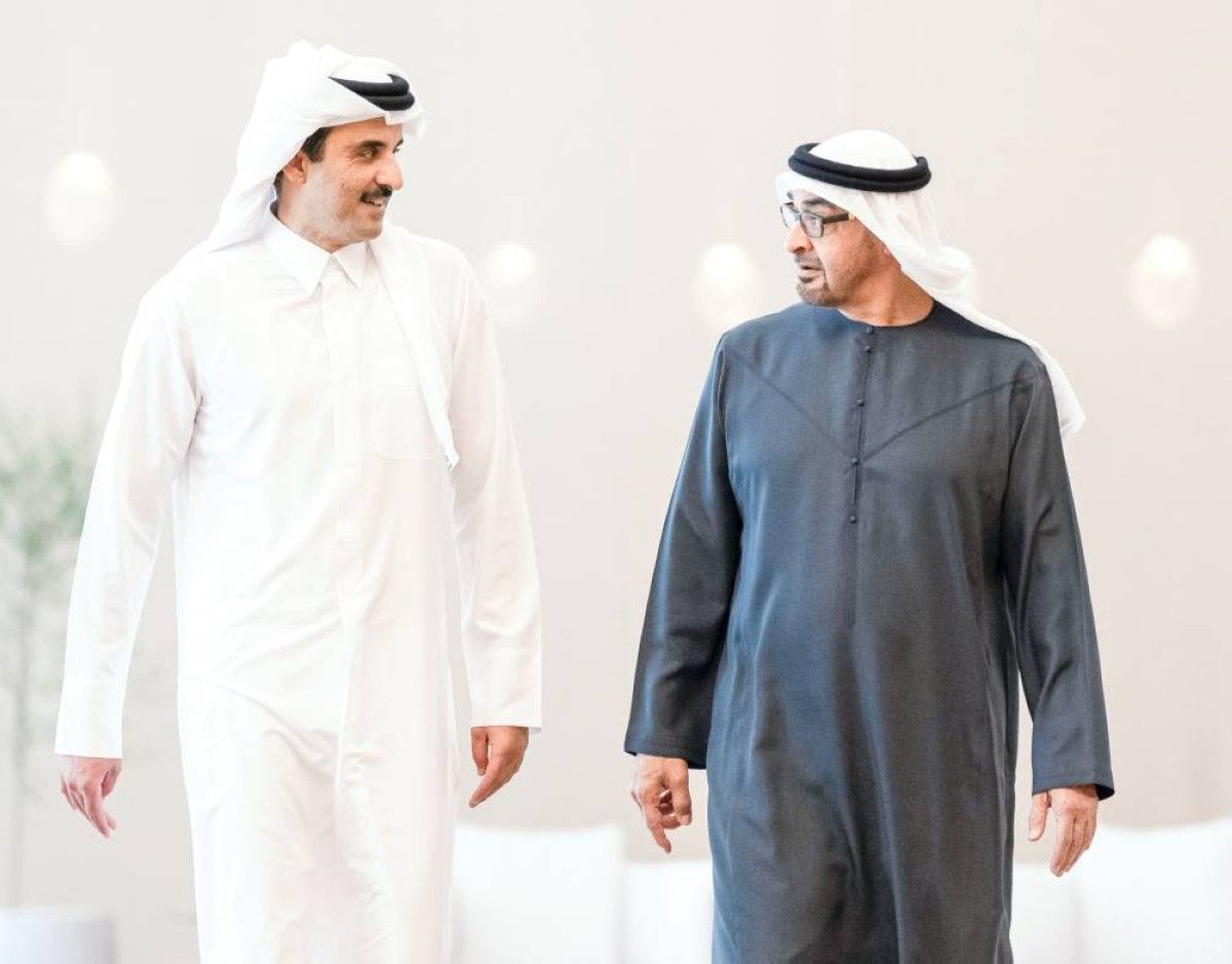 رئيس الدولة ونائباه والحكام يهنئون أمير قطر باليوم الوطني