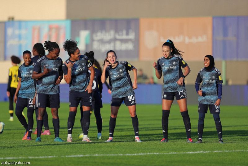 اكتسحا الاتحاد والأهلي.. النصر والهلال في النهائي