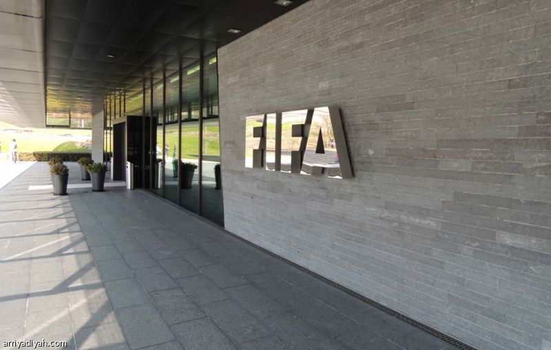 «فيفا» يوقف 15 ناديا سعوديا
