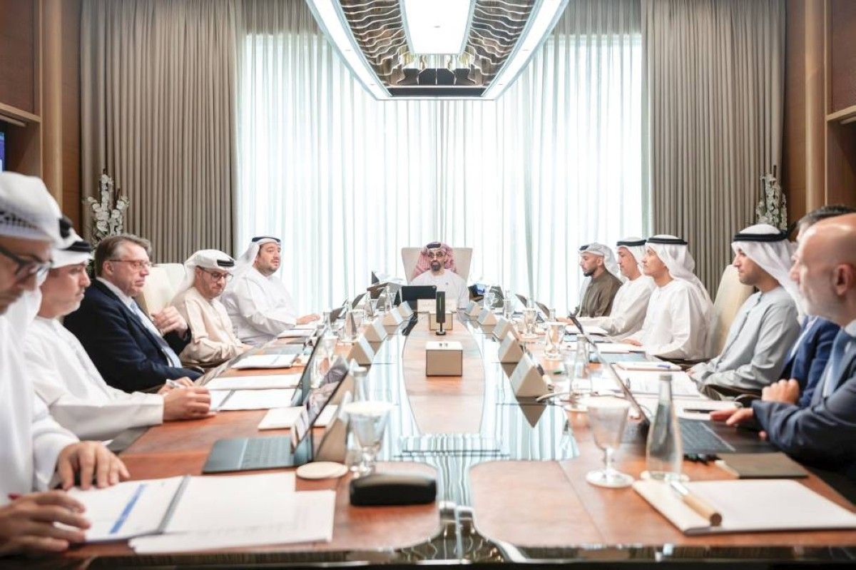 طحنون بن زايد: شركات «القابضة» تسهم في بناء منصات عالمية تعزز مرونة الاقتصاد