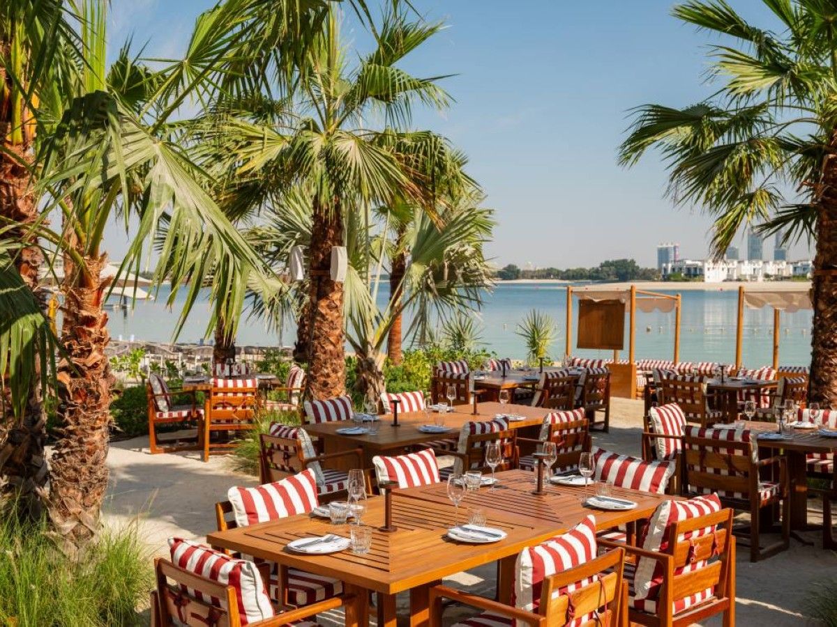 وجهة الشاطئ الأبرز لهذا الموسم.. افتتاح ذا ماين بيتش هاوس في فيستا ماري في نخلة جميرا