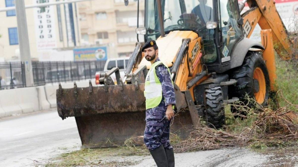 أمطار غزيرة على الإمارات.. وخطط استباقية للتعامل مع مستجدات الحالة الجوية