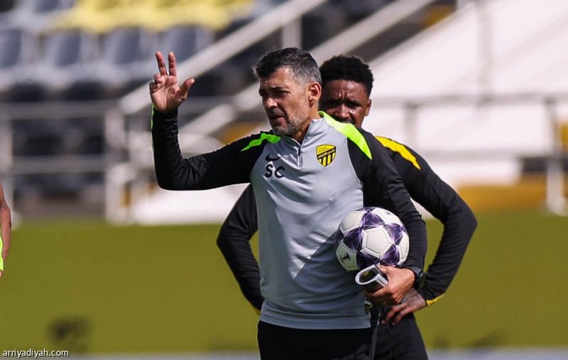 الأحد.. كونسيساو يحدد مصير الدوليين