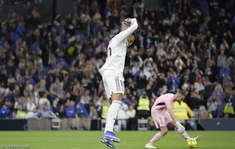 مبابي فخور بمعادلة قدوته رونالدو