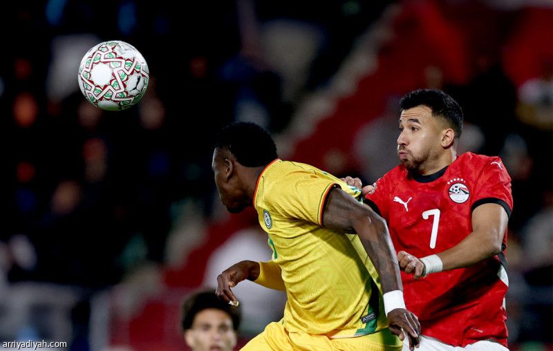 تريزيجيه يجتاز مدرب مصر