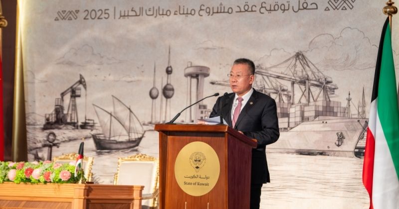 نائب رئيس الشركة المنفذة يلقي كلمته