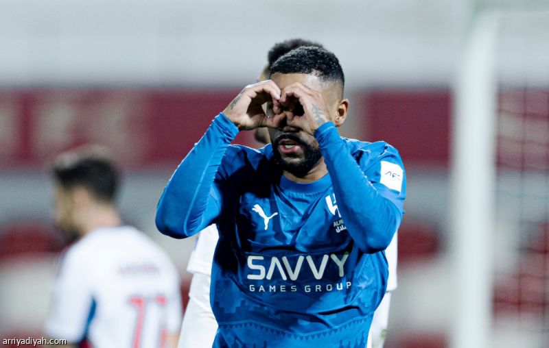 الهلال يتخطى الشارقة ويكمل 3 أشهر من الانتصارات