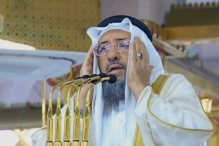 بعد مسيرة صوتية خالدة.. وفاة مؤذن المسجد النبوي