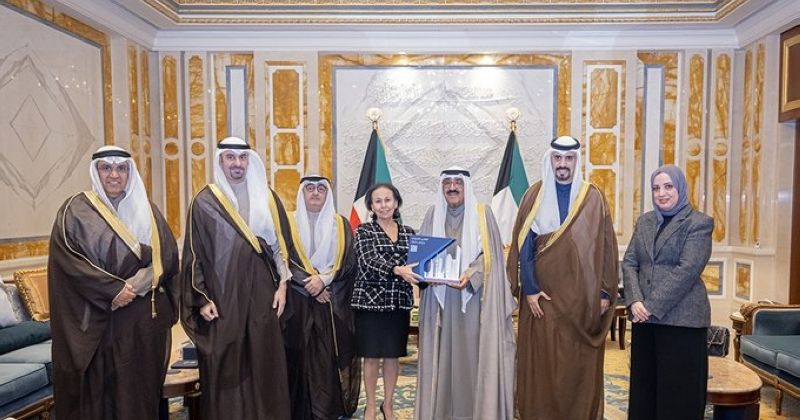 سمو الأمير يتسلم التقرير السنوي لأعمال هيئة تشجيع الاستثمار المباشر