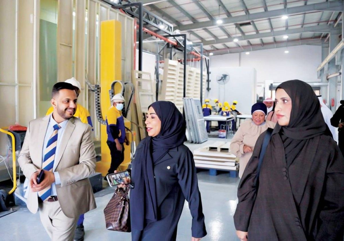 جمعية الصحفيين تطلع على تطور الصناعة الوطنية