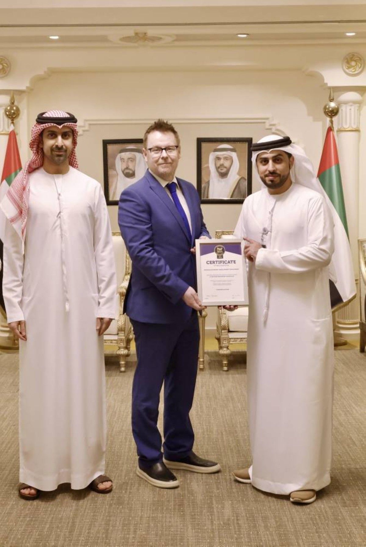 «اقتصادية الشارقة» تحصد الفئة الذهبية لأفضل بيئة عمل ملهمة