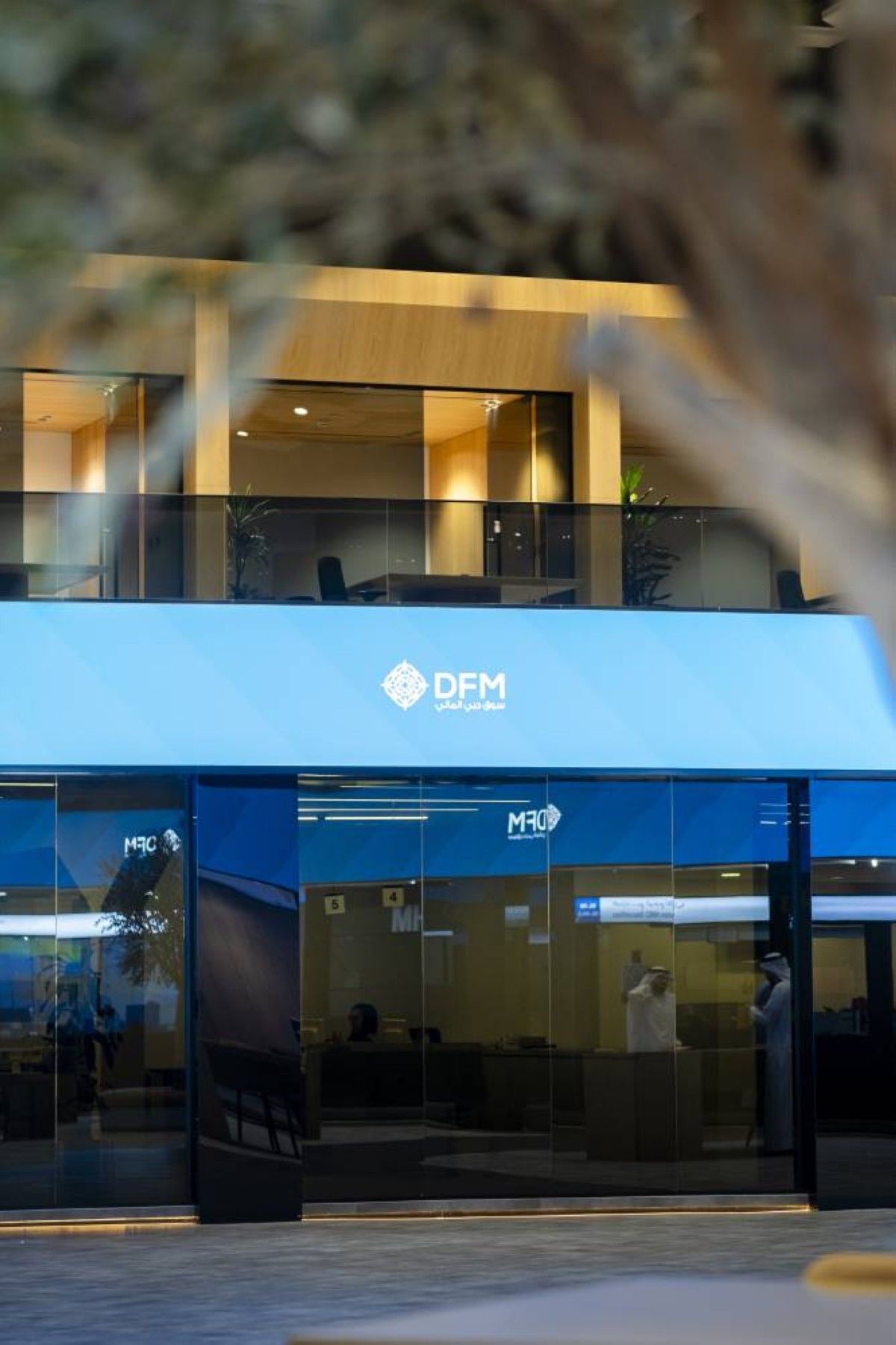 أسهم دبي تهدئ وتيرة صعودها.. وصفقة بـ242.4 مليونًا بسوق أبوظبي