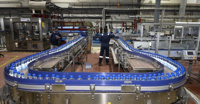 توجه حكومي لإنشاء أكبر مصنع لمياه الآبار الشاطئية