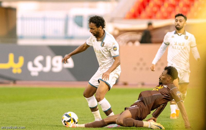 بـ10 لاعبين.. العلا يرفض الخسارة من الجبلين