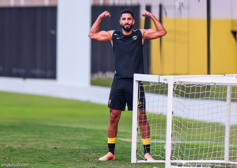 كارينيو يطلب الشهري