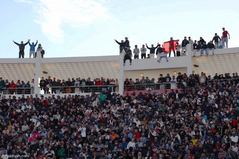 فوق الأسطح وفي الطرقات.. ثاني أكبر حضور يغلق ملعب أغادير