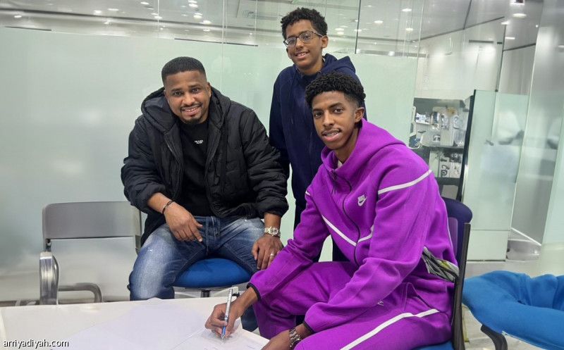 نجل الشمراني يوقع أول عقد احتراف مع الهلال