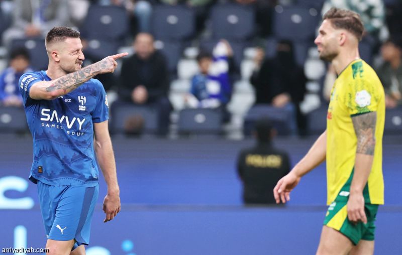 الهلال ينتصر ويردها أمام الخليج