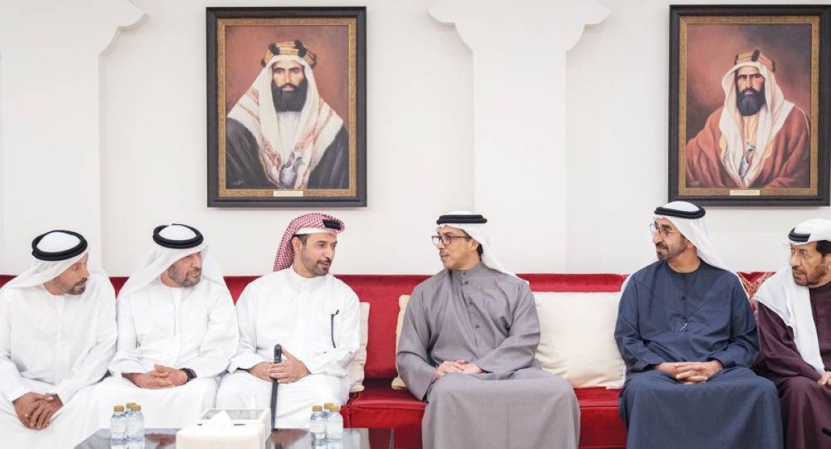 منصور بن زايد يعزي في وفاة راشد الكتبي