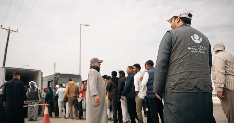 جانب من توزيع كسوة الشتاء على عمال الوفرة