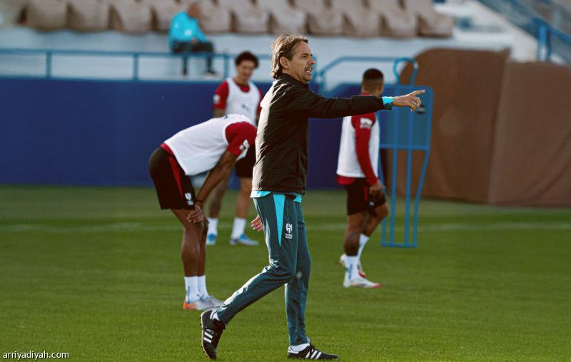 إنزاجي يعتمد التدوير أمام الخلود