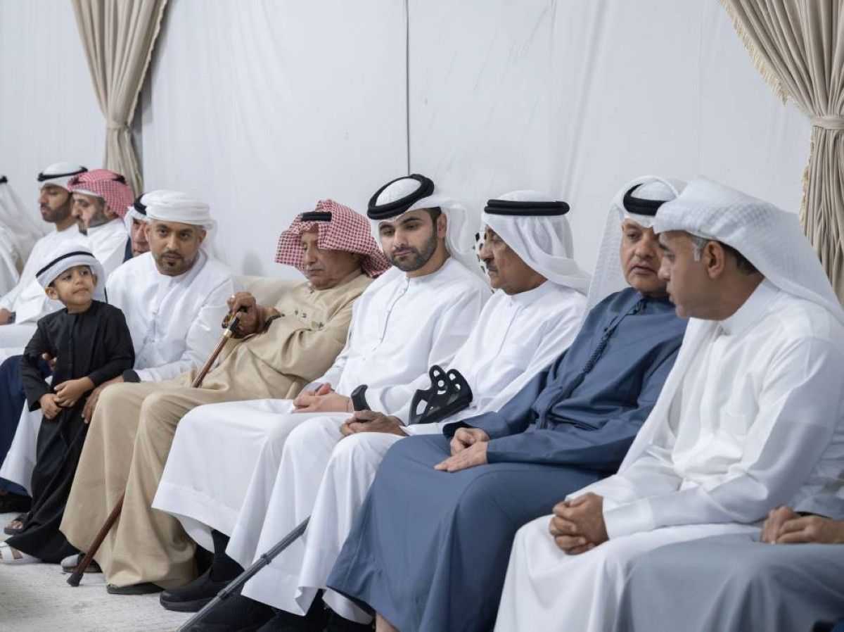 منصور بن محمد يقدم واجب العزاء في وفاة نهيه مرزوق راشد الرشدان