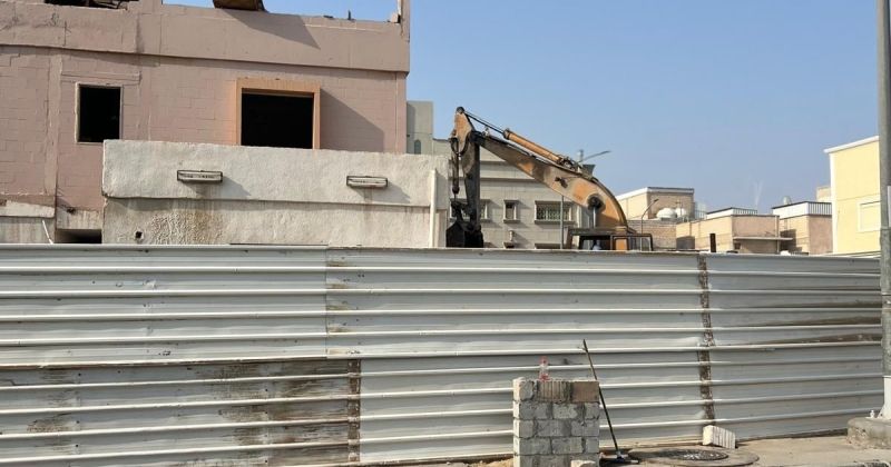 «البلدية» تراقب اشتراطات هدم 4 عقارات في «مبارك الكبير»