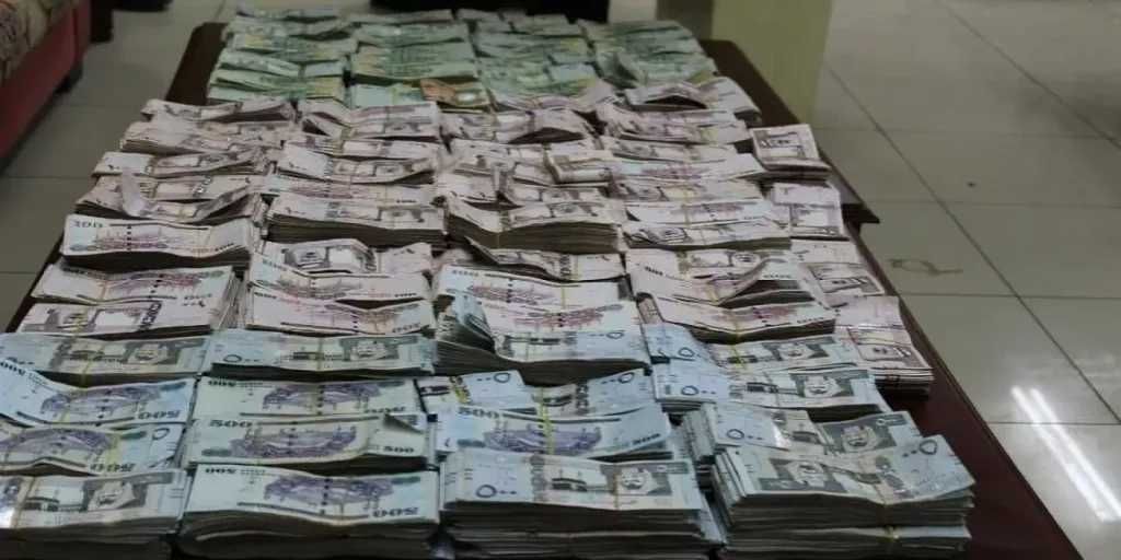 هل يمكن أن يُسلب الإنسان ثقته قبل أمواله؟ قصة عصابة أطاحت بملايين ومصائر في السعودية