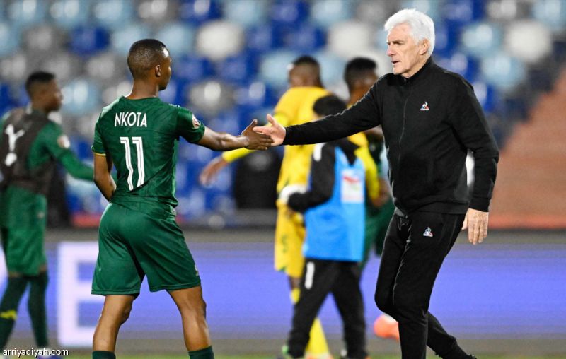 تأهل جنوب إفريقيا يمد غياب نكوتا وموكوانا إلى الجولة 13