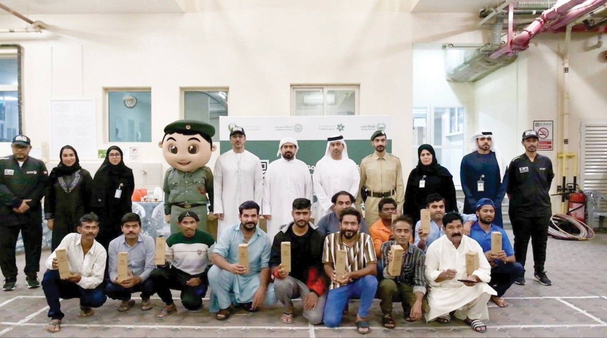 ملتقى الخوانيج يعزز الوعي الأمني والمروري بين العمال