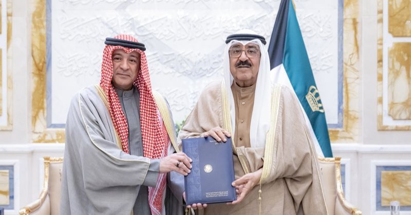 سمو الأمير يتسلم من أمين عام «التعاون» تقريرا حول رئاسة الكويت للدورة الـ45 للمجلس