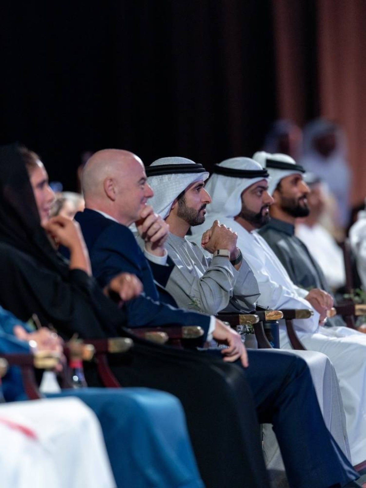 حمدان بن محمد يلتقي رئيس الفيفا على هامش أعمال "القمة العالمية للرياضة" في دبي